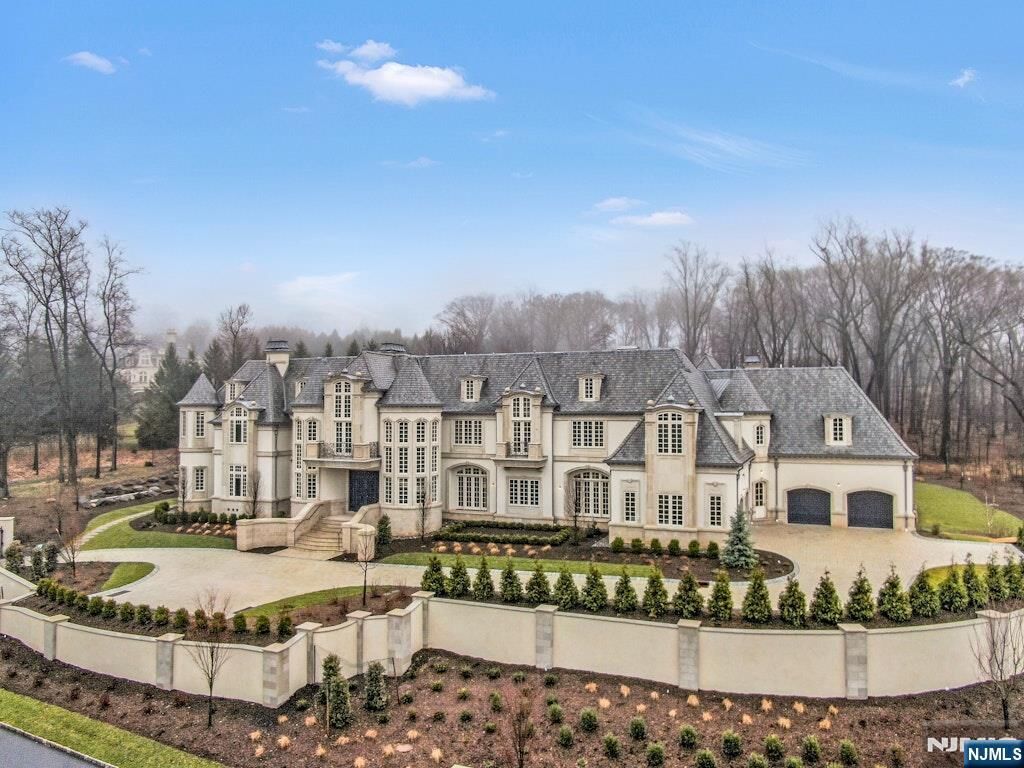 Property Photo:  10 Frick Drive  NJ 07620 