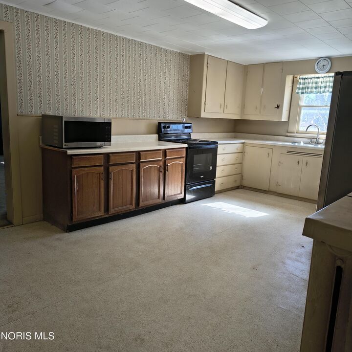 Property Photo:  963 N Vine Street  OH 44830 