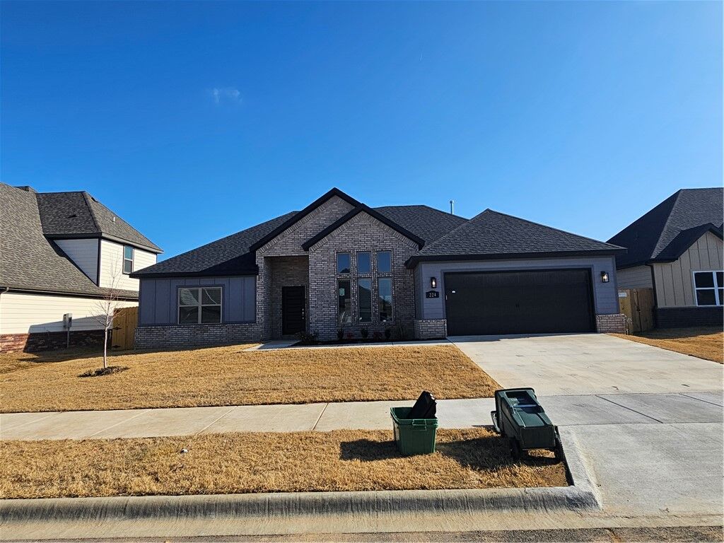 Property Photo:  224 S Maroon Avenue  AR 72704 