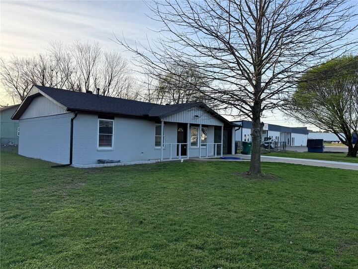 Property Photo:  2511 4th Street  AR 72756 