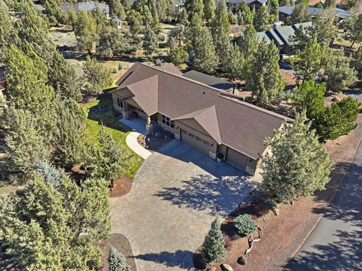 Property Photo:  2440 Linnet Lane  OR 97756 