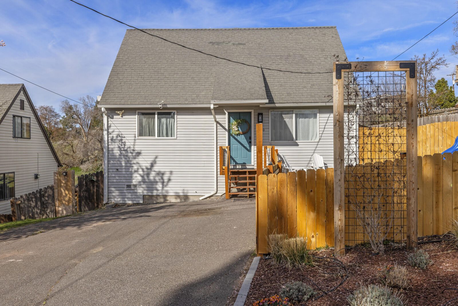 Property Photo:  2030 Sargent Avenue  OR 97601 