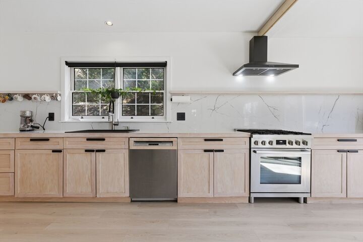 Property Photo:  11 Sherwood St 1  MA 02131 