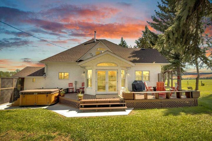 Property Photo:  430044 Highway 20  AB T0C 2J0 