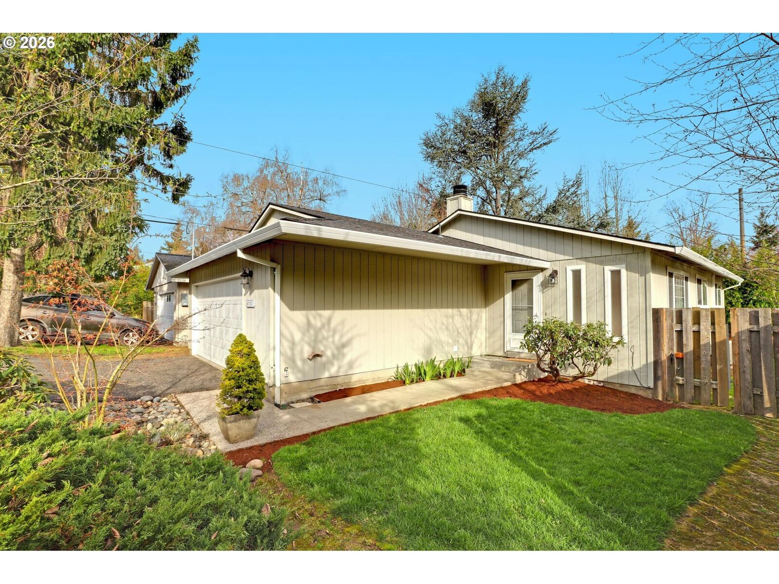 Property Photo:  4703 SW Pomona St  OR 97219 