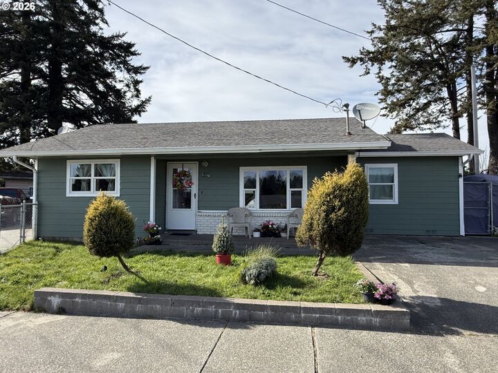 Property Photo: 515 Pacific Ave OR 97415