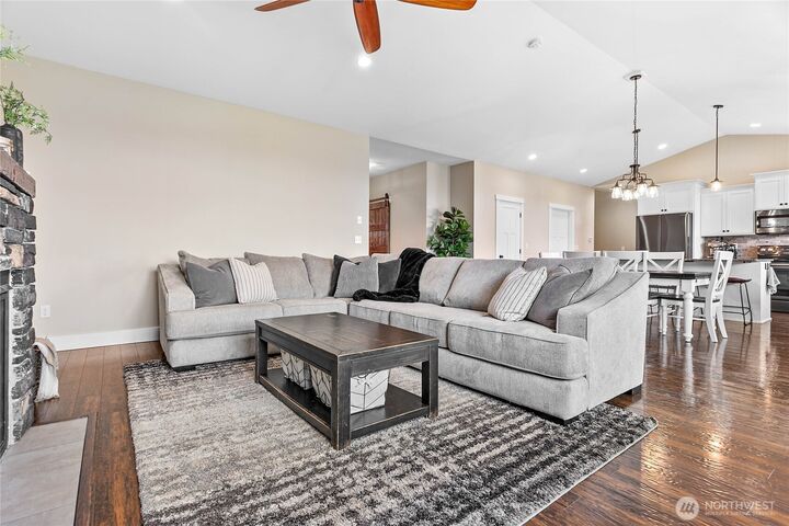 Property Photo:  715  Red Maple Loop  WA 98247 