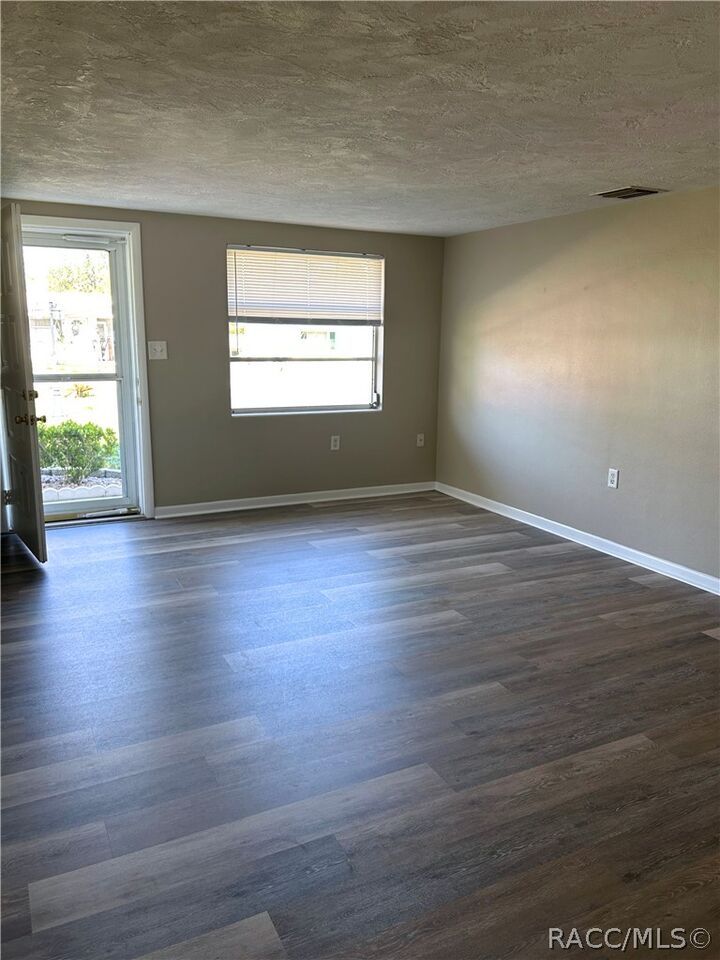 Property Photo:  6 Donna Street  FL 34465 