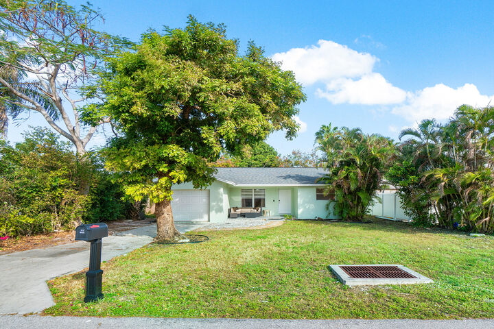 Property Photo:  411 SW 1st Avenue  FL 33435 