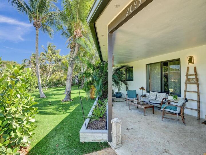 Property Photo:  2099 NE 4th Court  FL 33431 