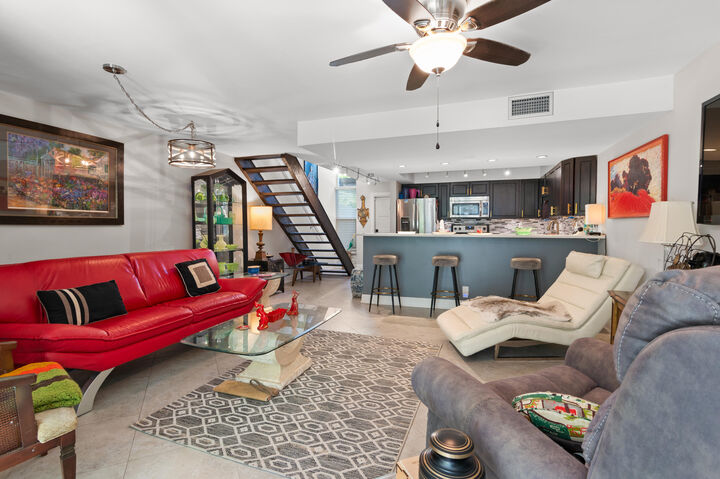 Property Photo: 842 NE 20th Drive 842 FL 33305