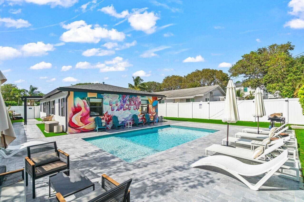 Property Photo:  217 NE 11th Street  FL 33444 