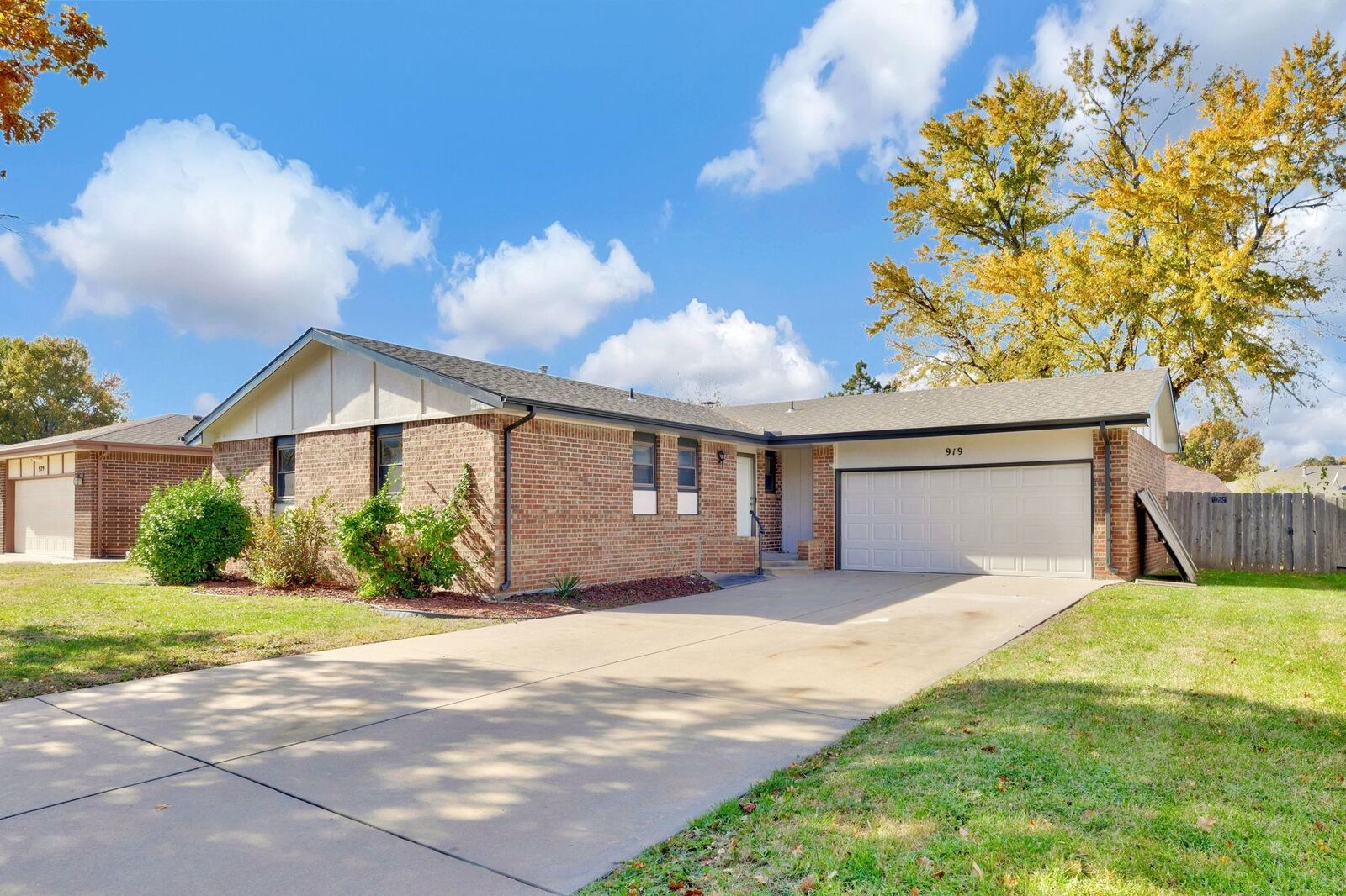 Property Photo: 919 S Cypress St KS 67207