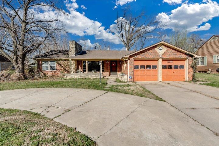 Property Photo:  2111 S Oliver Ave  KS 67218 