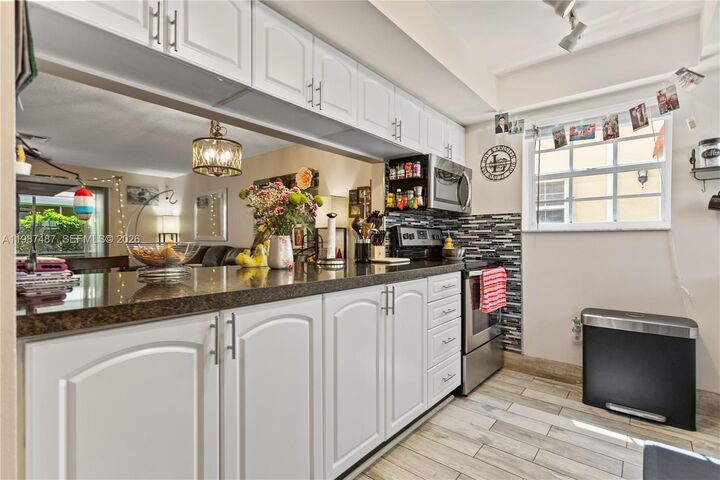 Property Photo: 337 Waterside Dr 337 FL 33462