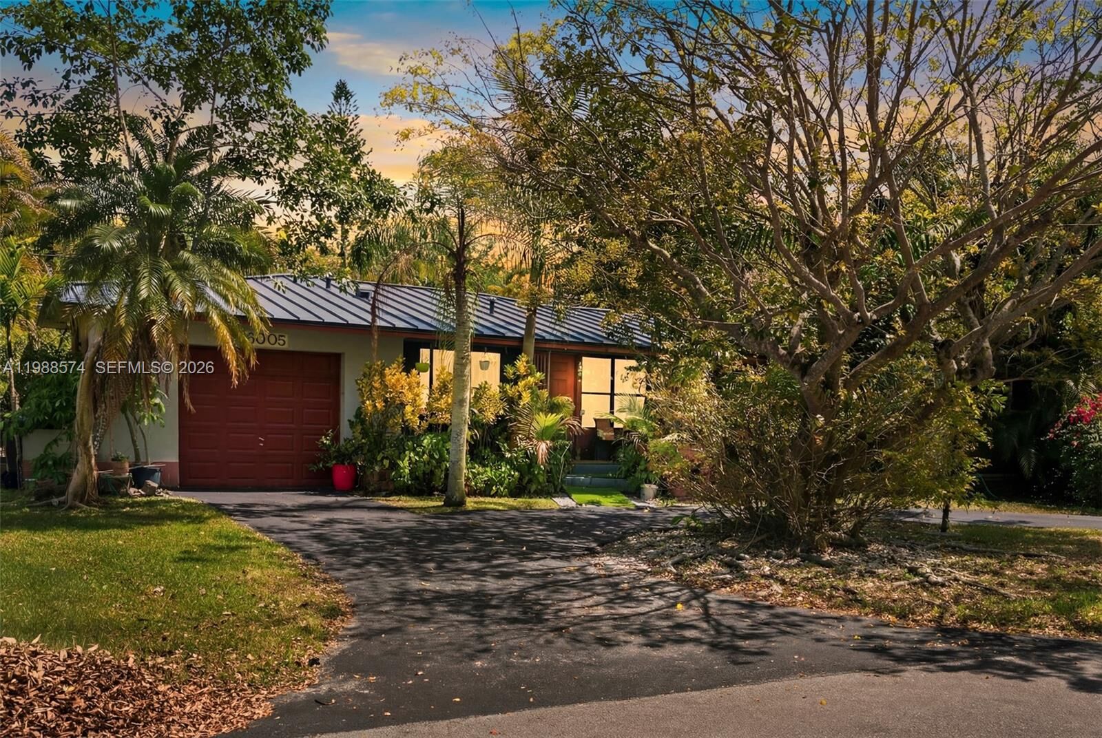 Property Photo: 6005 SW 64th Pl FL 33143