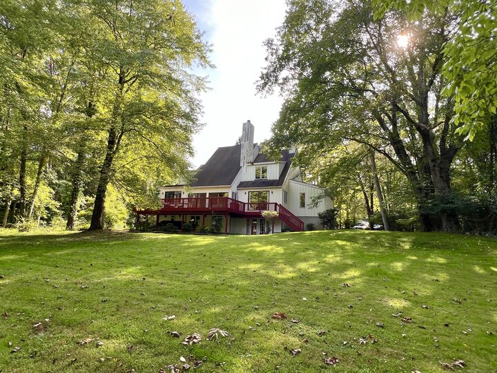 Property Photo:  314 Erskine Road  CT 06903 