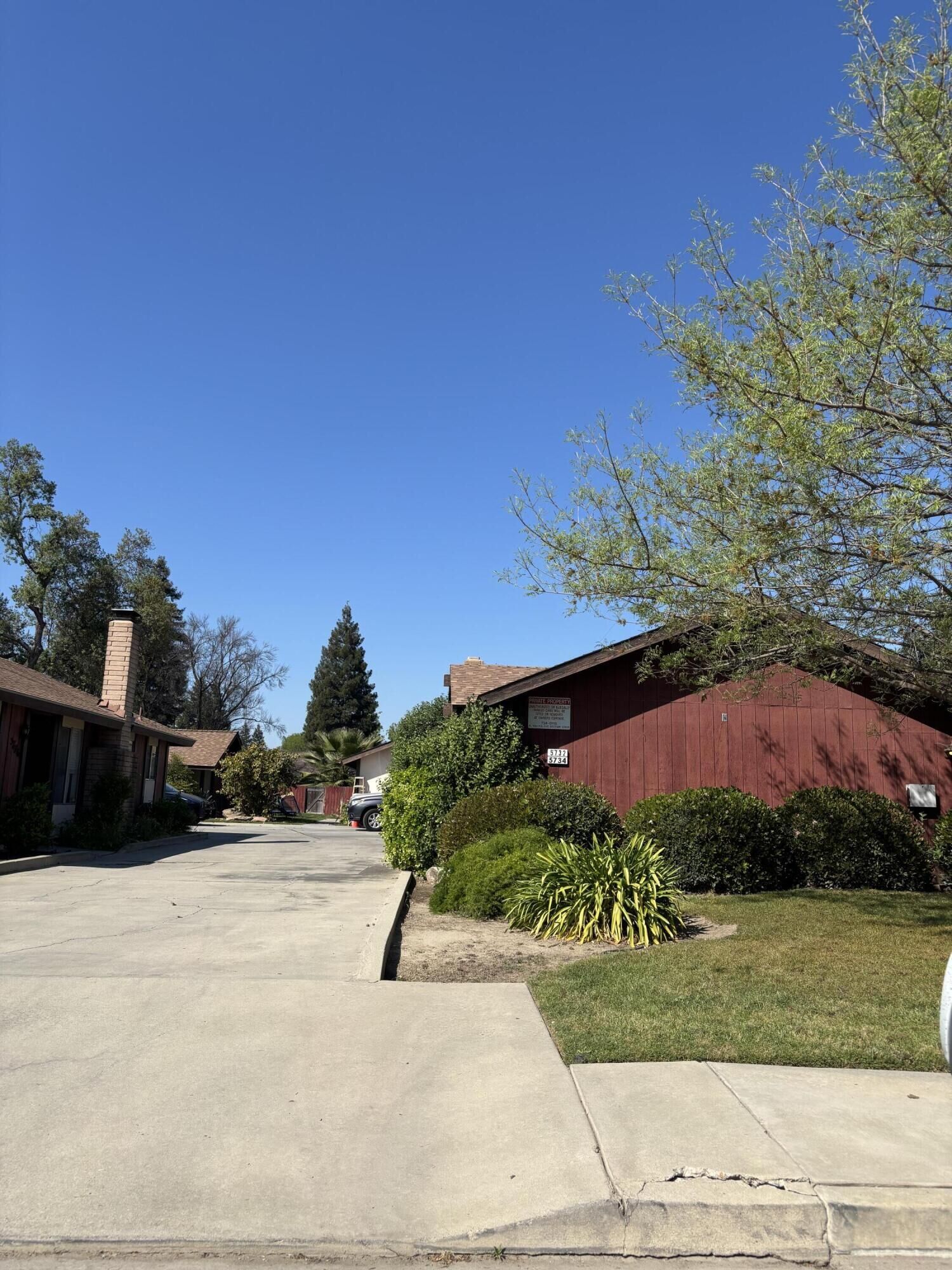 Property Photo: 5732 W Robinwood Avenue CA 93291