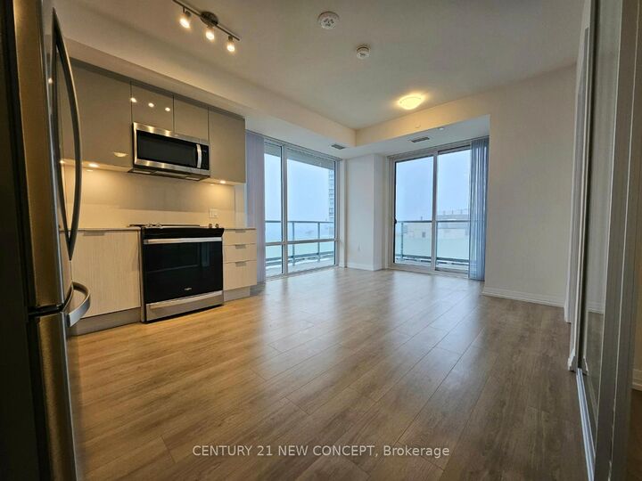 Property Photo: 25 Holly Street 2109 ON M4S 3C2