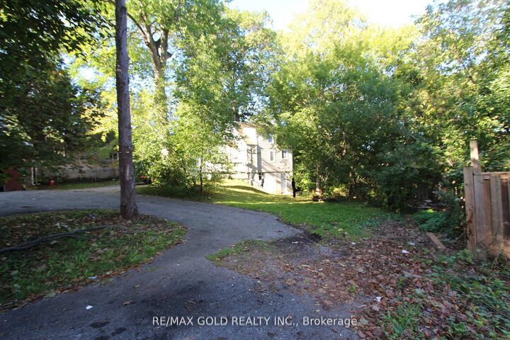 961 Lakeshore Road W — photo 1
