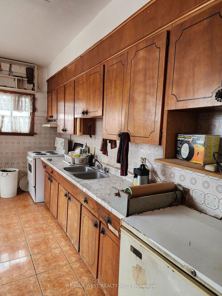 Property Photo: 415 Symington Avenue ON M6N 2W4