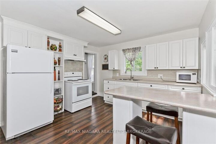 Property Photo: 144 Burgar Street ON L3B 2S8
