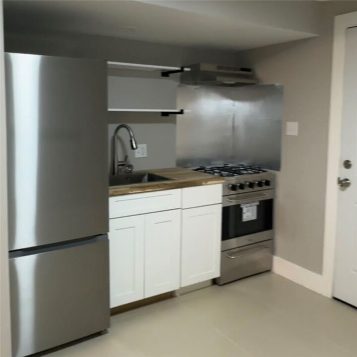 Property Photo:  646 Tarragonna St  PA 15210 