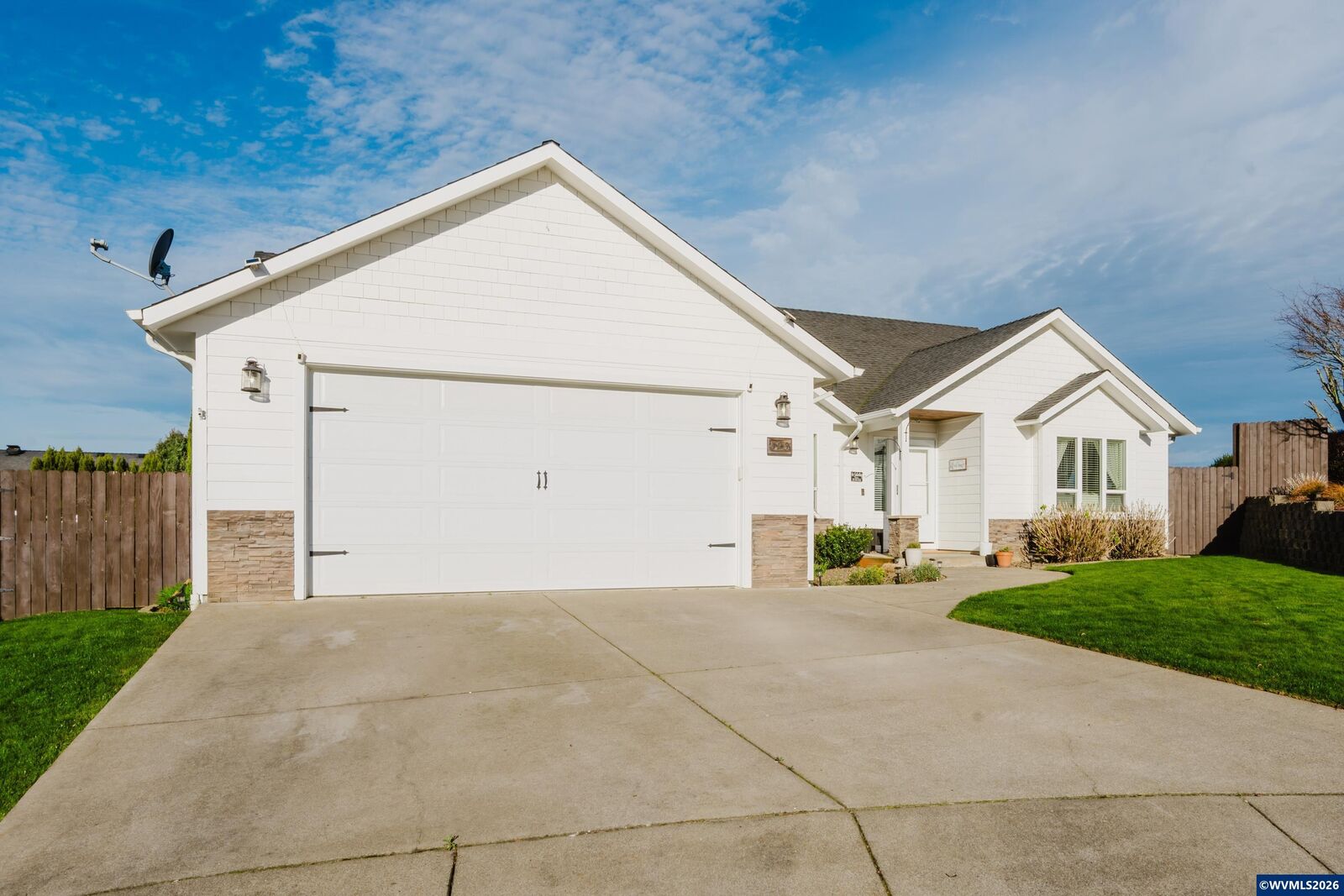 Property Photo:  523 NW Harold St  OR 97385 