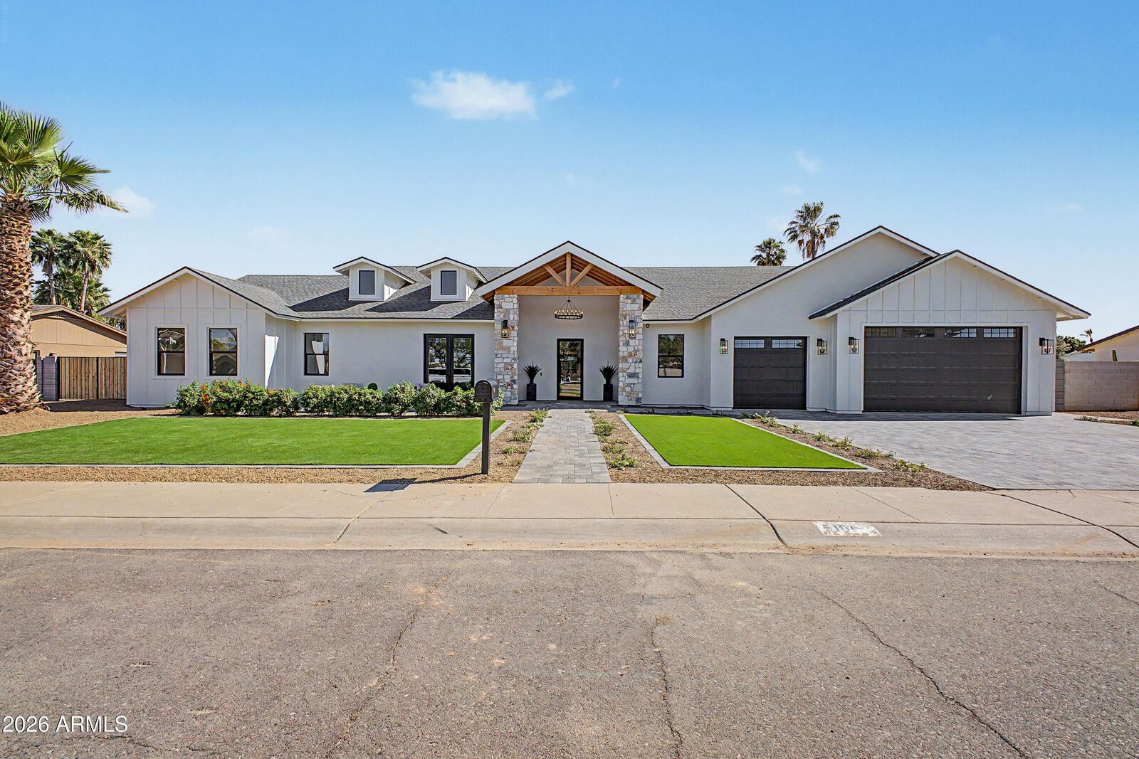 Property Photo:  5101 E Laurel Lane  AZ 85254 