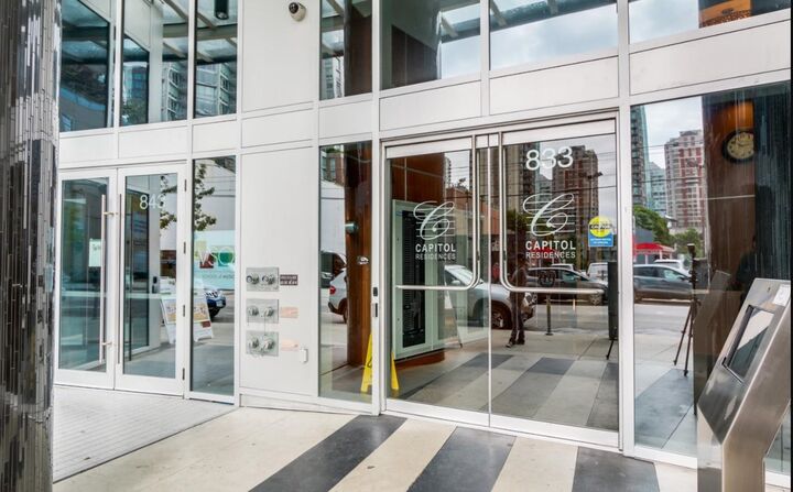 Property Photo: 833 Seymour Street 1802 BC V6B 0G4