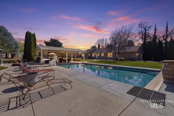 Property Photo:  264 W Rush Ct  ID 83616 