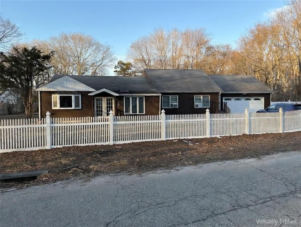 Property Photo:  39 Pineway Avenue  NY 11951 