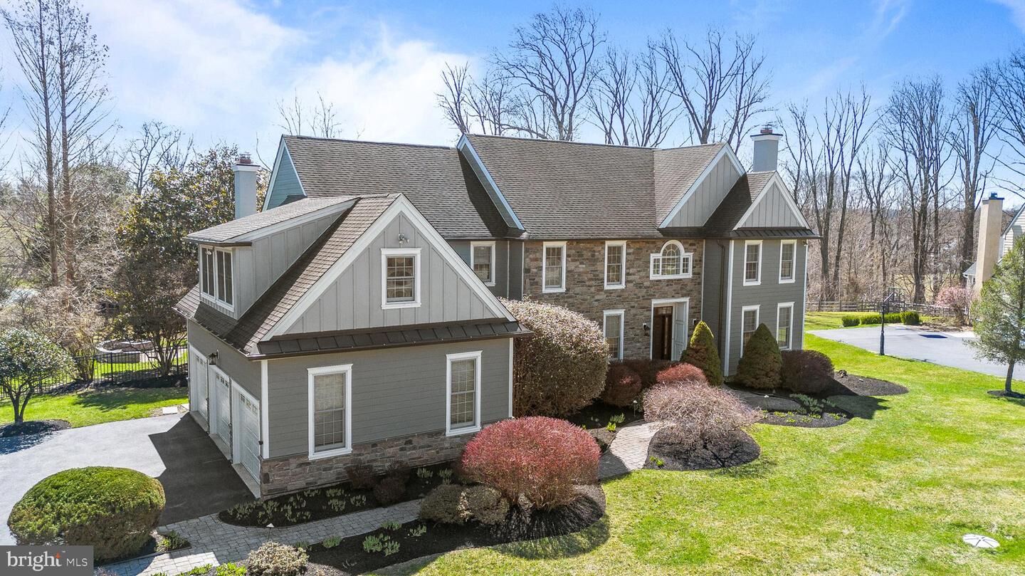 Property Photo:  4 Greystone Circle  PA 19073 
