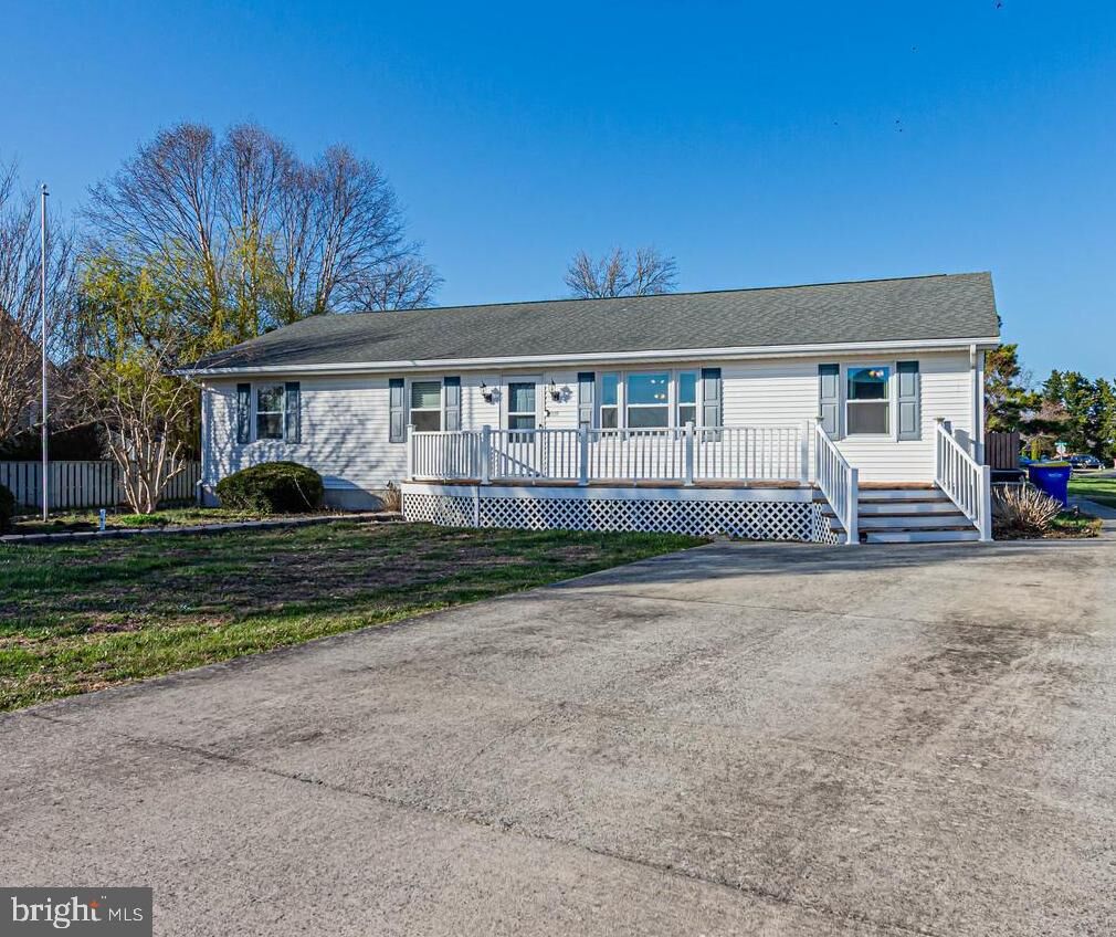 Property Photo: 37725 E Pond Circle DE 19975