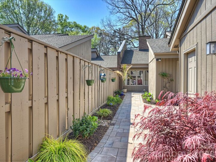 Property Photo:  5315 Wingedfoot Road  NC 28226 