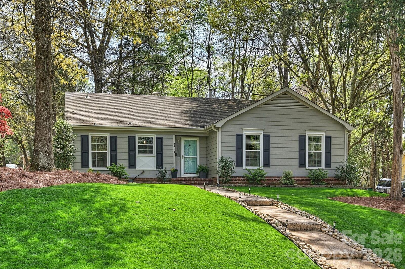 Property Photo: 2310 Oldenburg Drive NC 28210