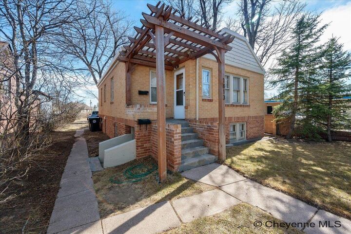 Property Photo: 1813 E 19th St WY 82001