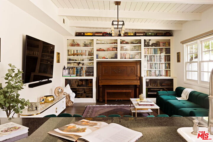 Property Photo: 2706 Malcolm Ave CA 90064