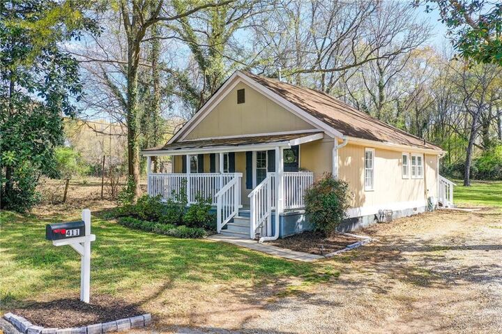 Property Photo: 411 Ash Street GA 30655