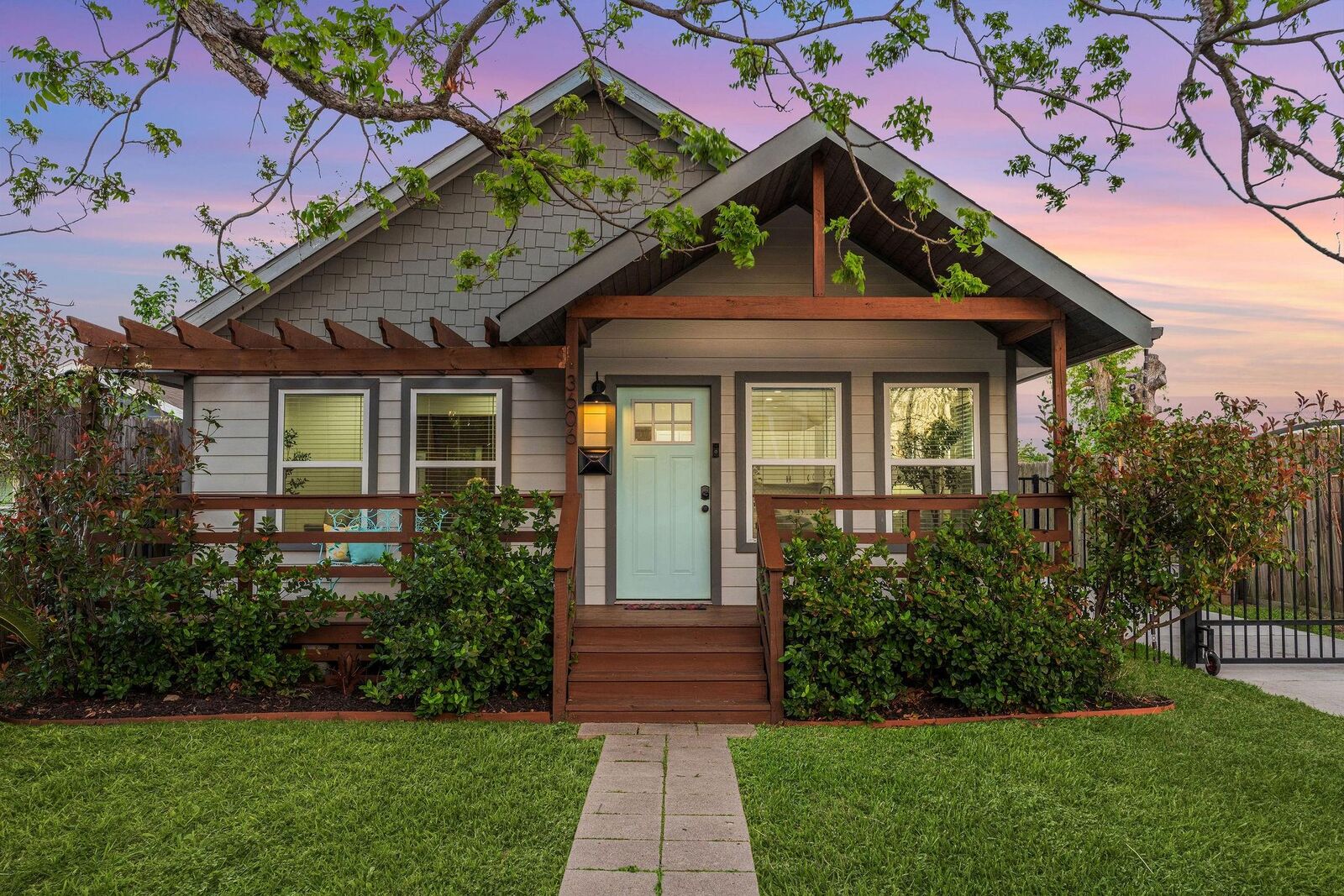 Property Photo: 3606 Billingsley Street TX 77009