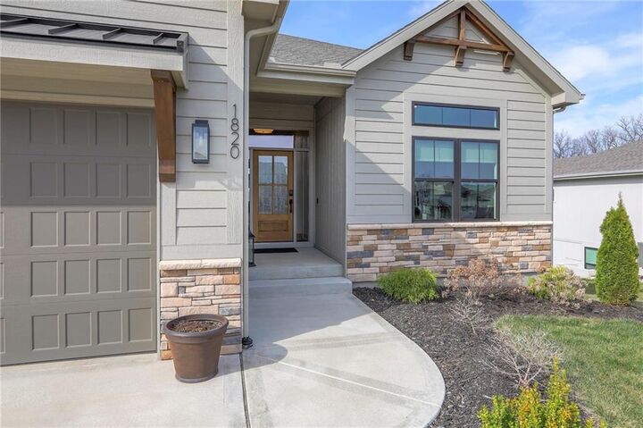 Property Photo:  1820 Homestead Drive  MO 64068 