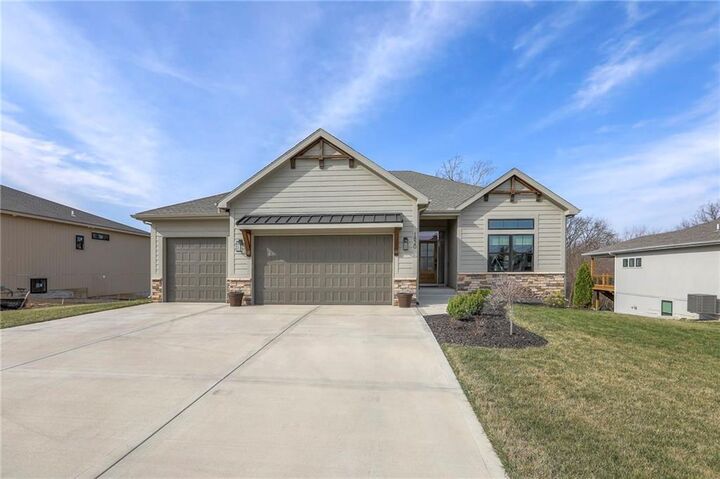 Property Photo:  1820 Homestead Drive  MO 64068 