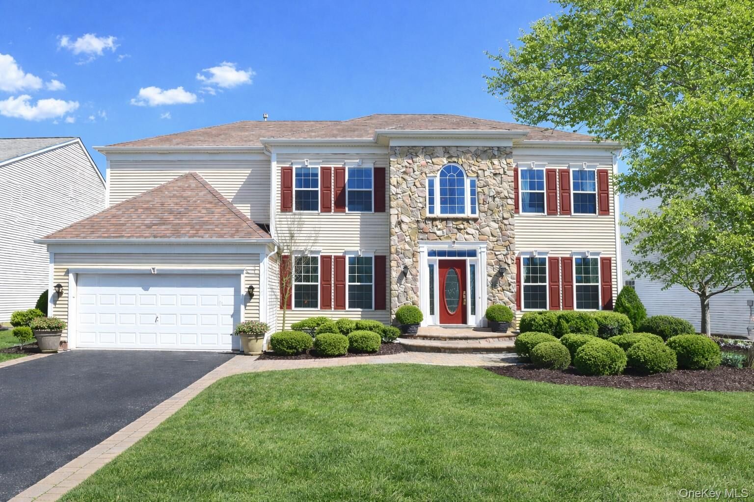 Property Photo:  8 Avolet Court  NY 11766 