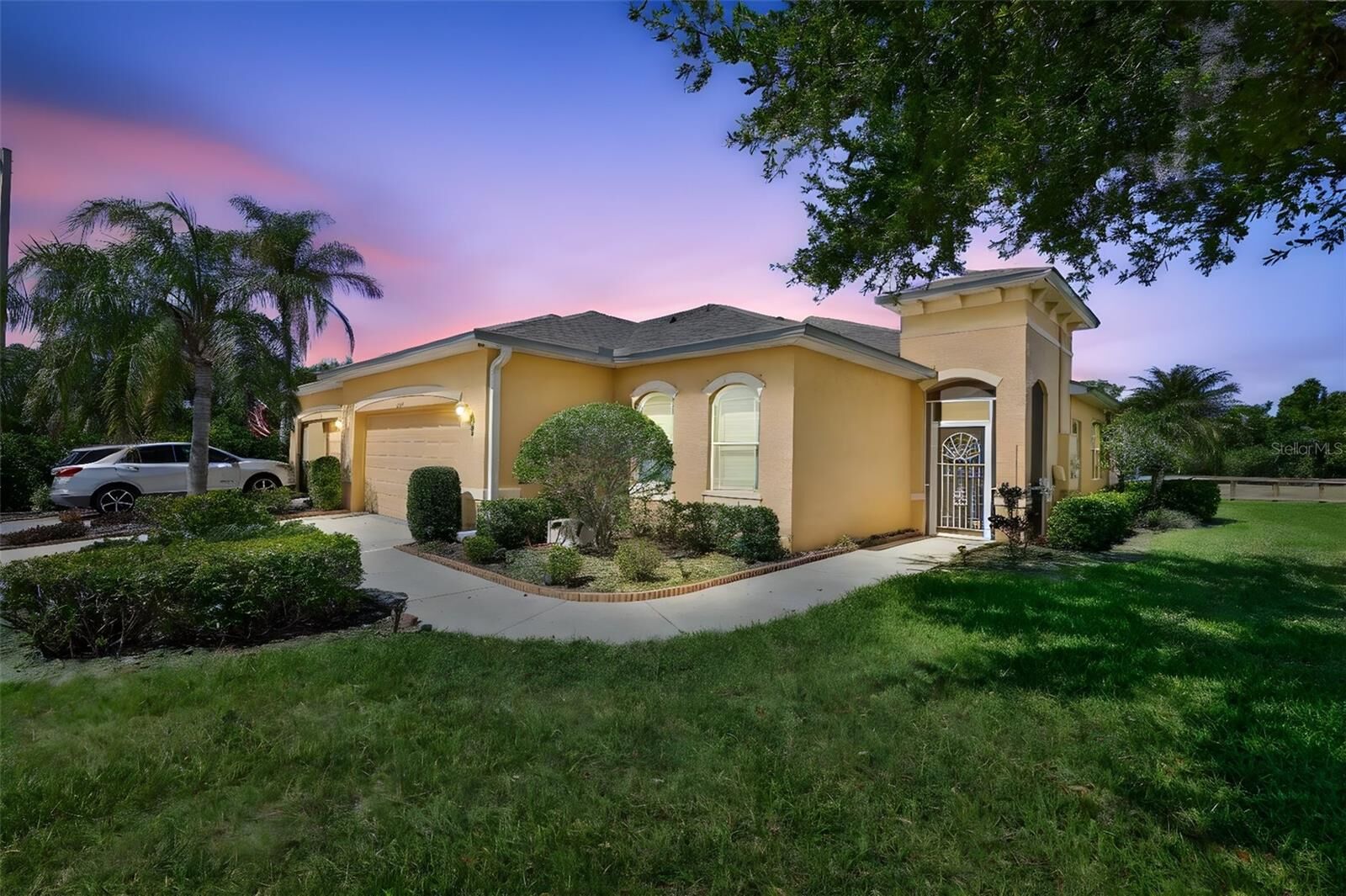 Property Photo: 2423 Richmond Greens Court FL 33573