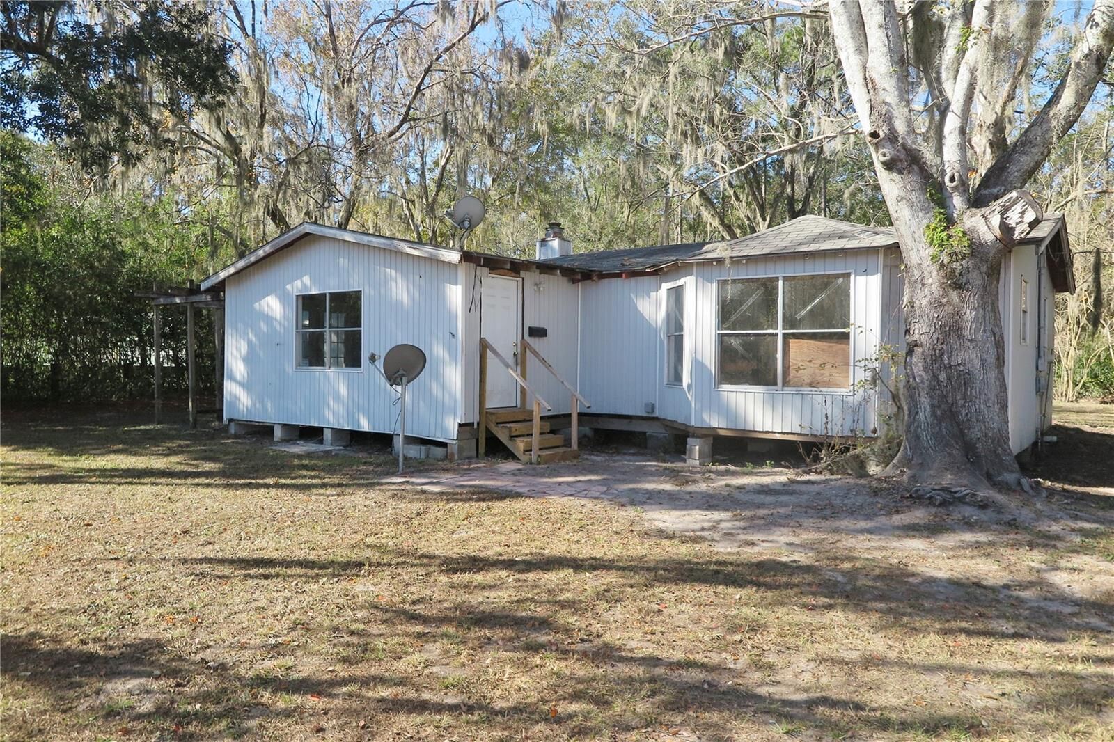 Property Photo: 8760 County Road 127 FL 32087