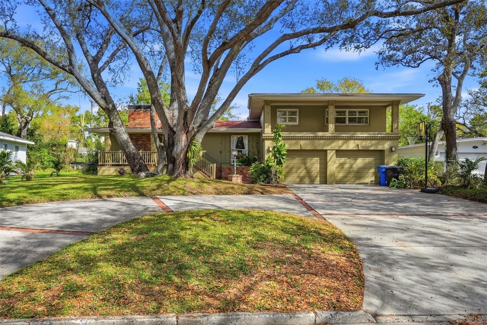 Property Photo: 1239 43rd Avenue N FL 33703