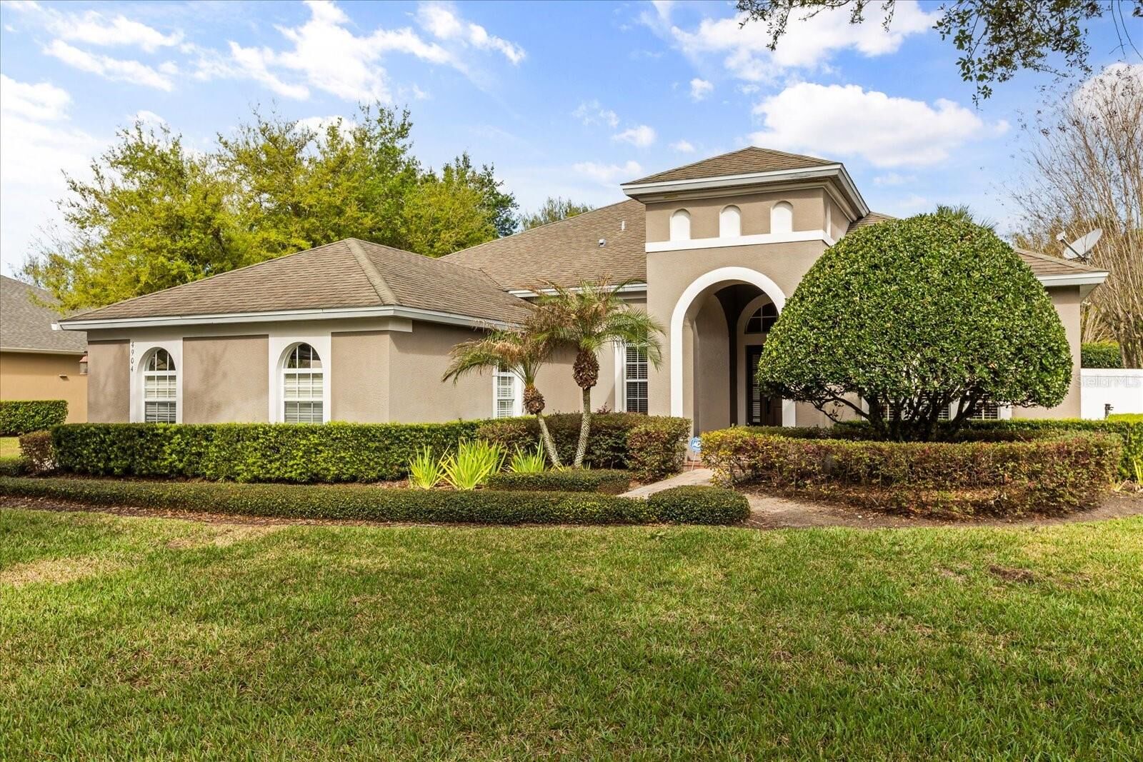 Property Photo:  4904 Legacy Oaks Drive  FL 32839 