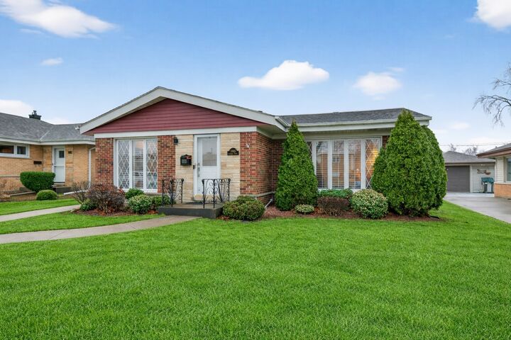 Property Photo:  10845 Claridge Avenue  IL 60154 
