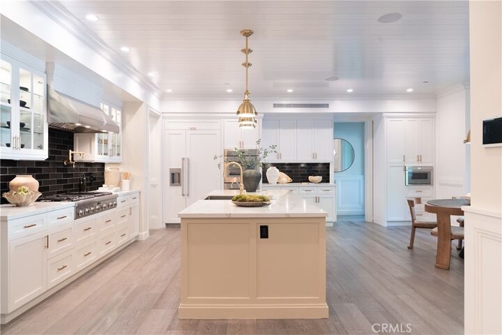 Property Photo:  2520 La Condesa Drive  CA 90049 