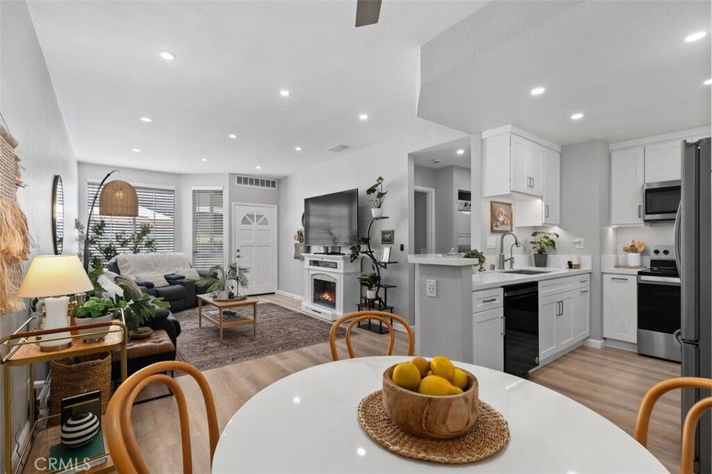 Property Photo:  23 Via Honrado  CA 92688 